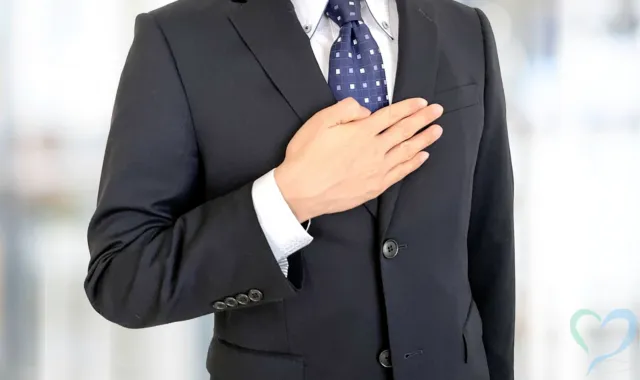 スーツ姿の男性