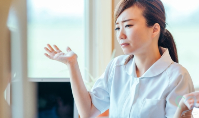 愚痴を言う女性