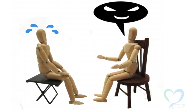 人の悪口を言う