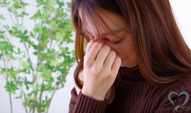 苦痛を訴える女性