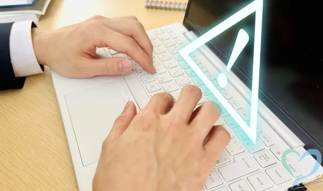 ノートパソコンに警告マーク