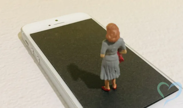 スマホで付け狙う