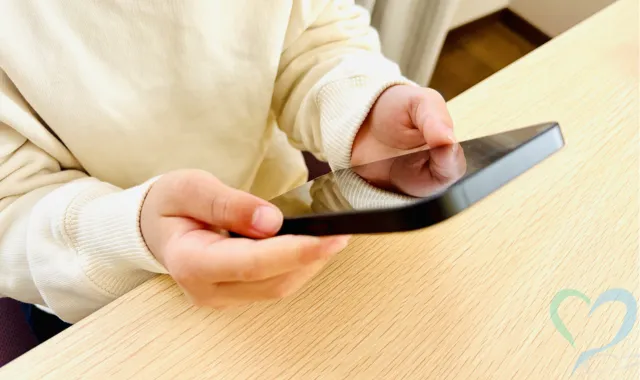 スマホの向こう側の人間に依存