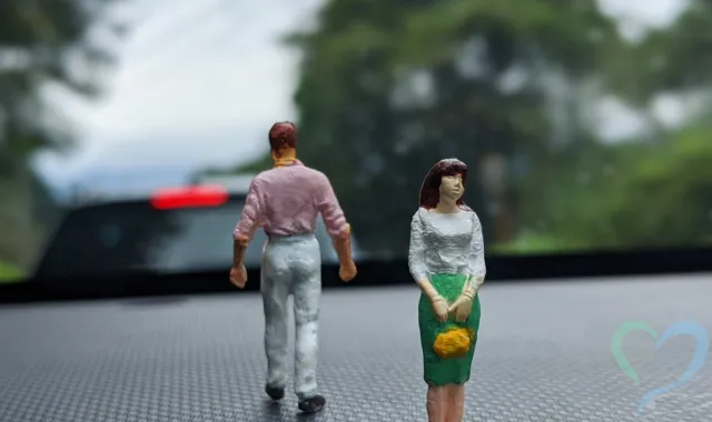 わざとぶつかる人