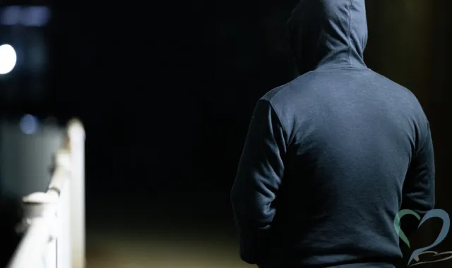 ストーカーの後ろ姿