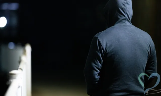 ストーカーの後ろ姿