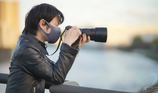 カメラを持って尾行