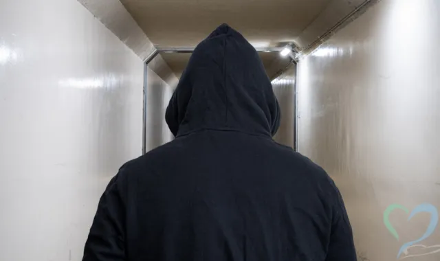 ストーカーの後ろ姿