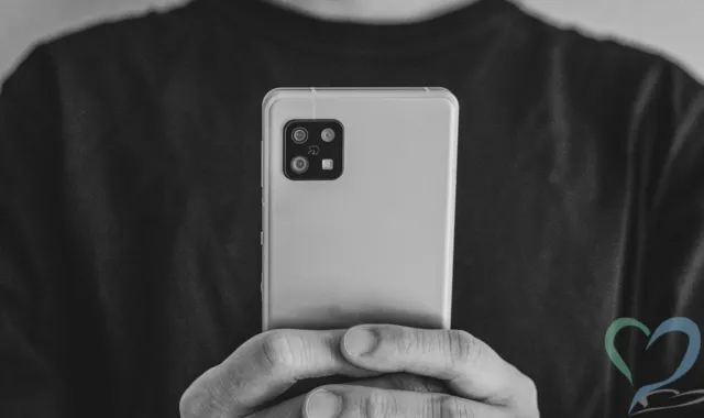 スマホとにらめっこ