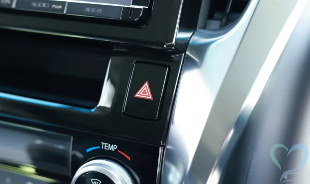 ハザードランプボタン