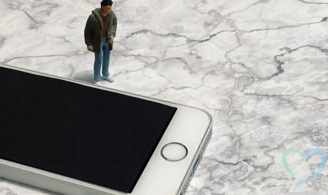 盗聴の疑いがあるスマホ